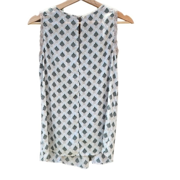 Lauren Conrad size small floral sleeveless top - Picture 3 of 3